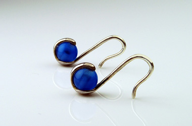 ブルーメノウシルバーピアス